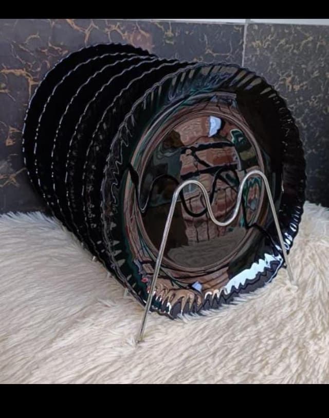 black dinner plates 